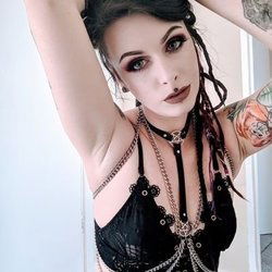 emily faith 💋🖤's avatar