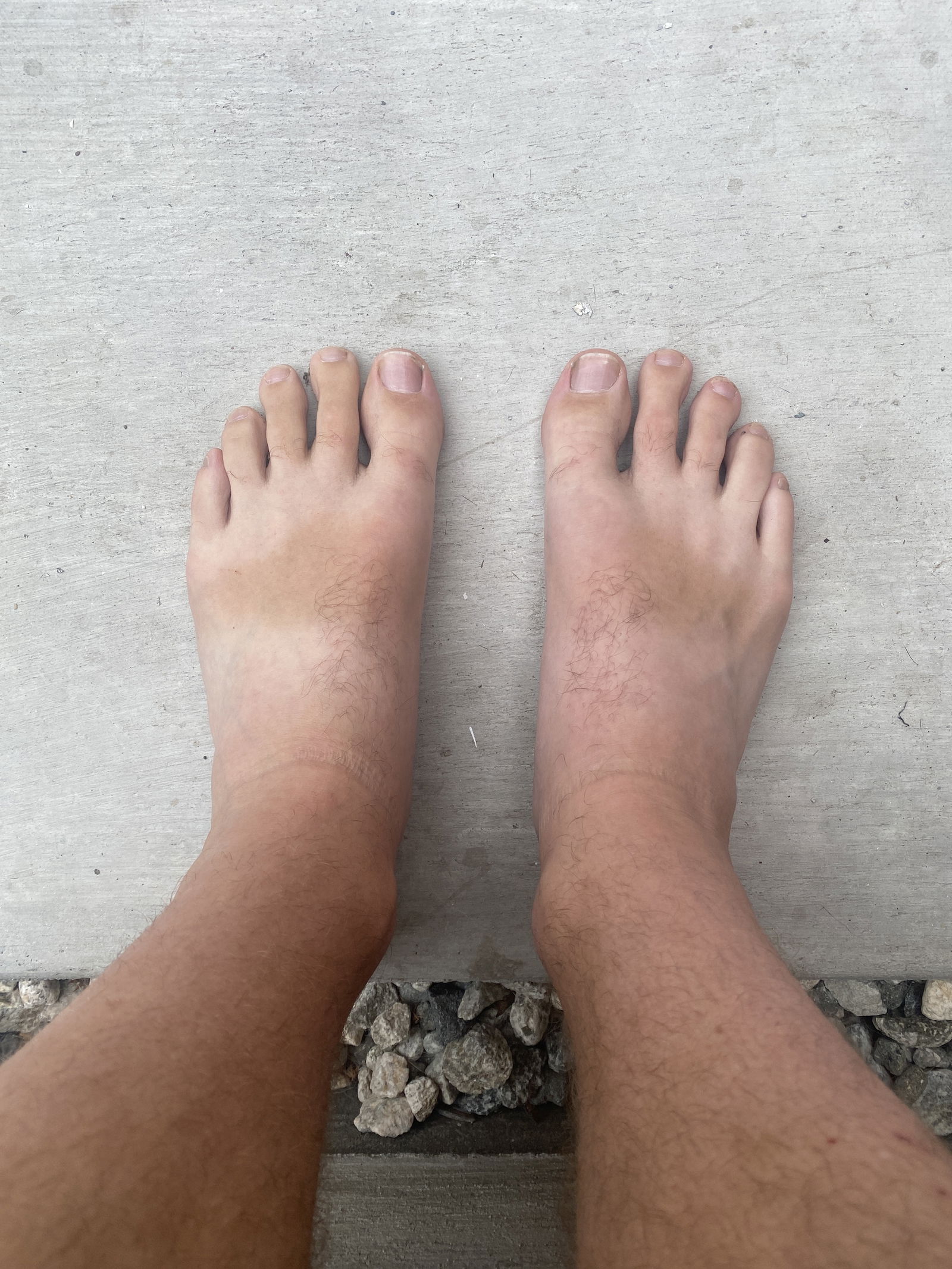 Guy with feet and toes's avatar