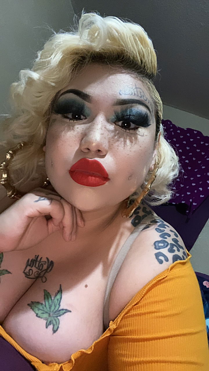 Hillary Flores's avatar