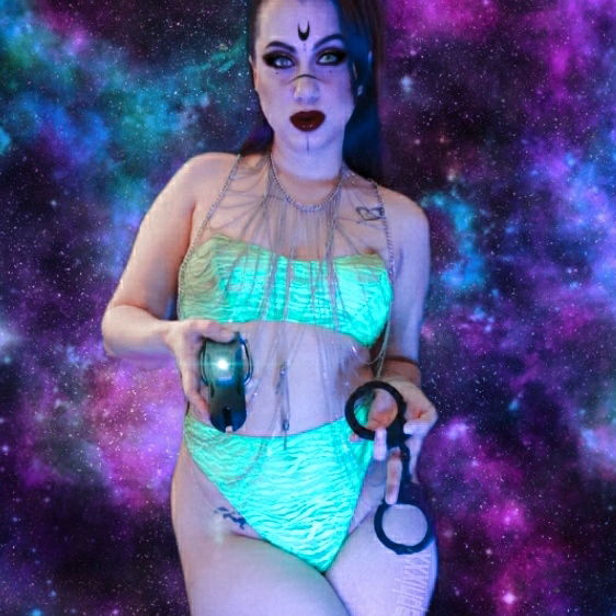 HollyGraphix Goddess Giantess Keyholder's avatar
