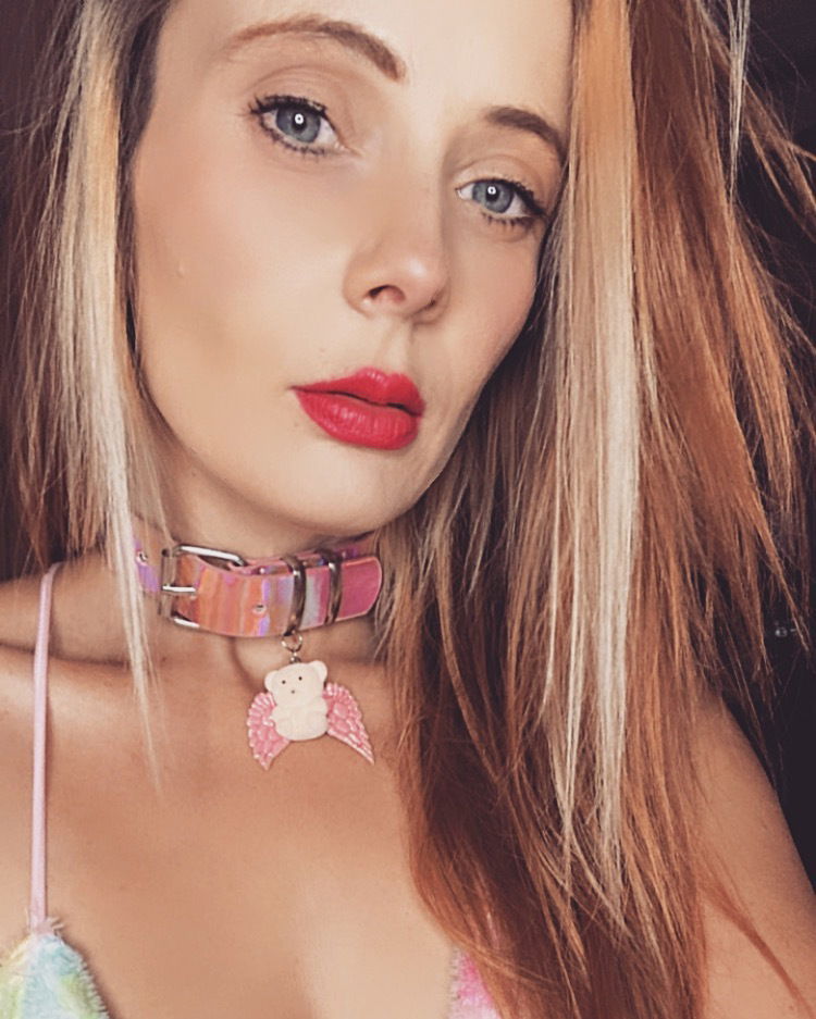Holly Lace's avatar