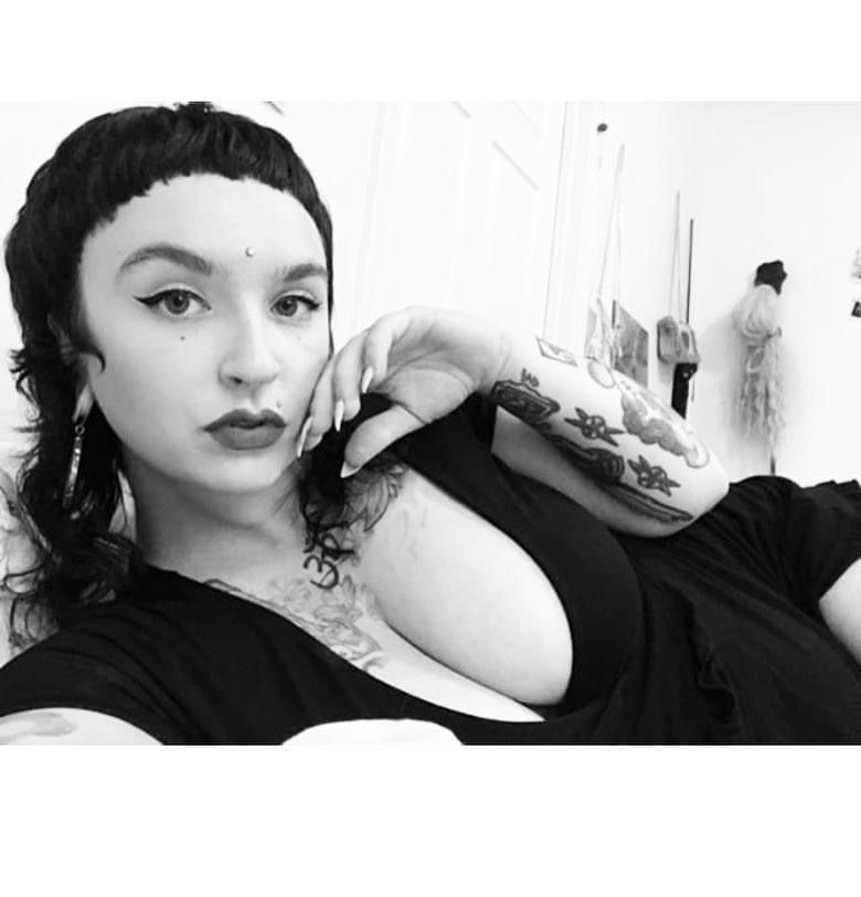 Holly Pop's avatar