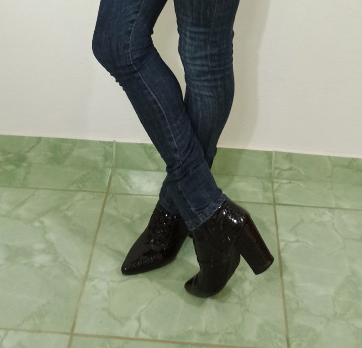 High heel and painted nail fetish's avatar