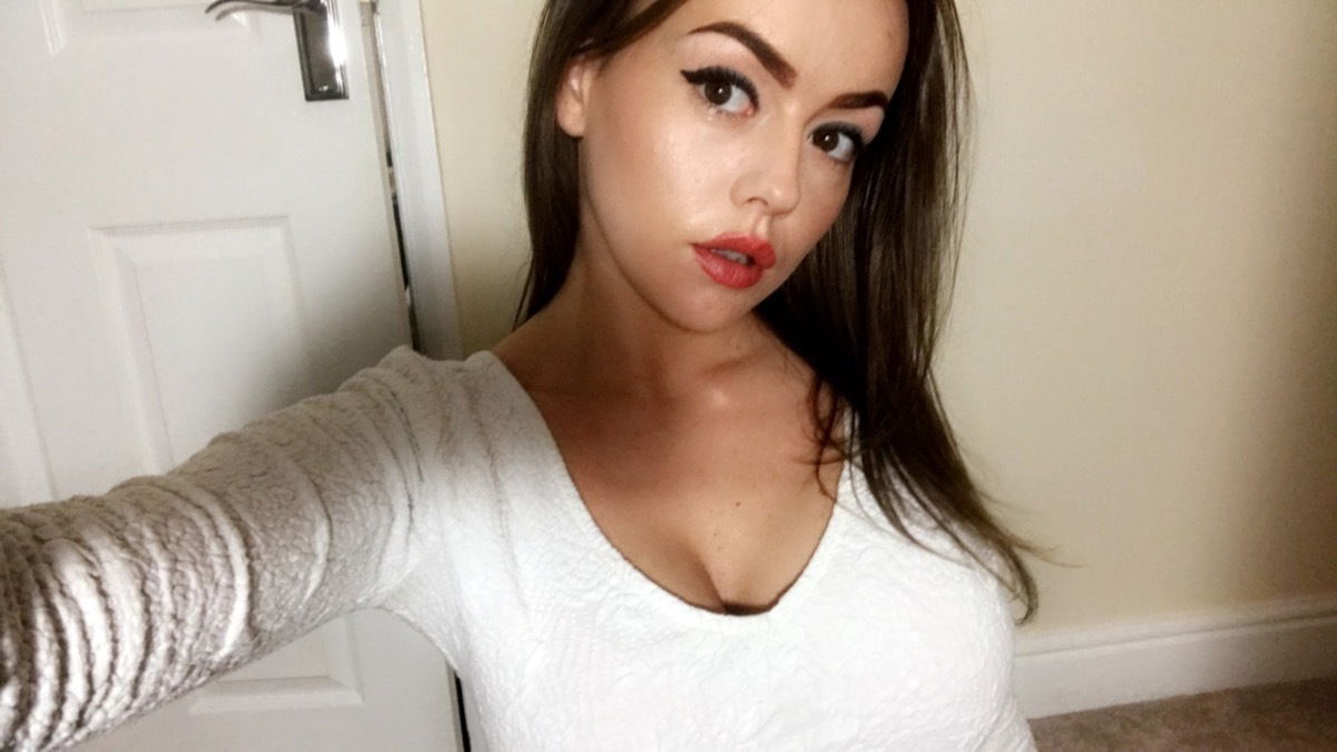 Bella ♔'s avatar