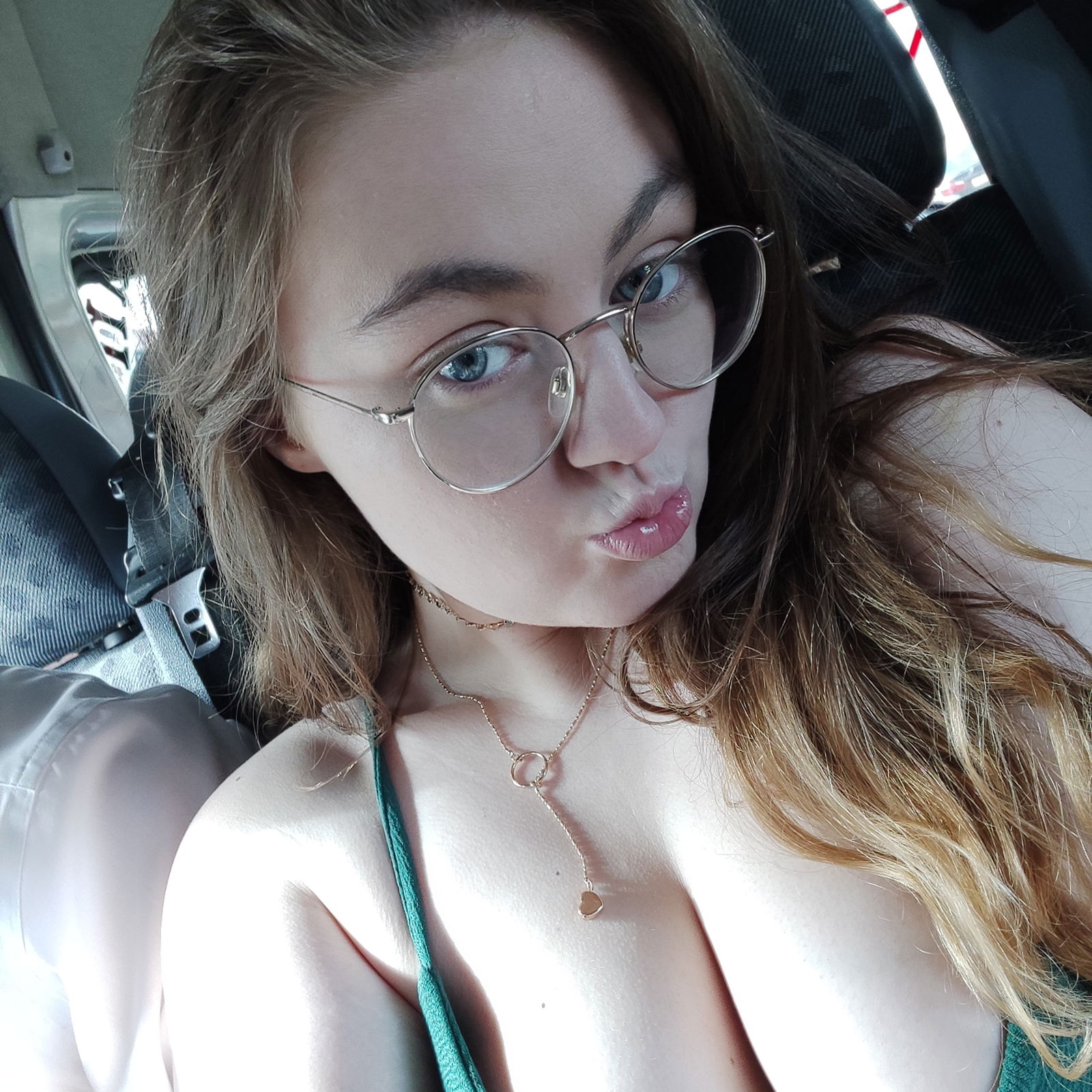 HoneyBunchkin<3's avatar