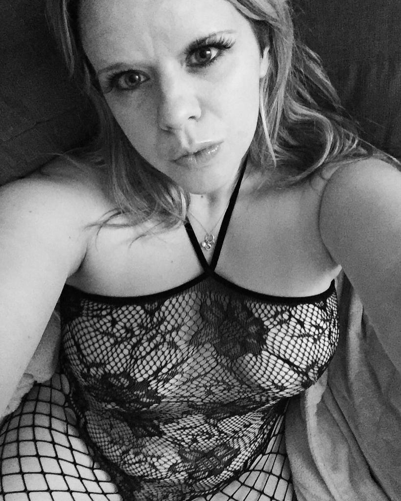 Hornysurreycouple83's avatar