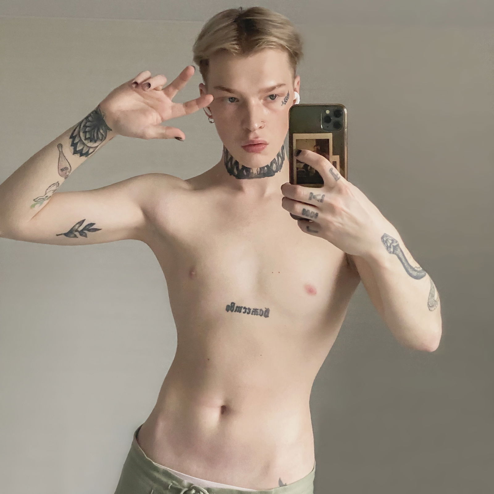 HOT BOY TWINK's avatar