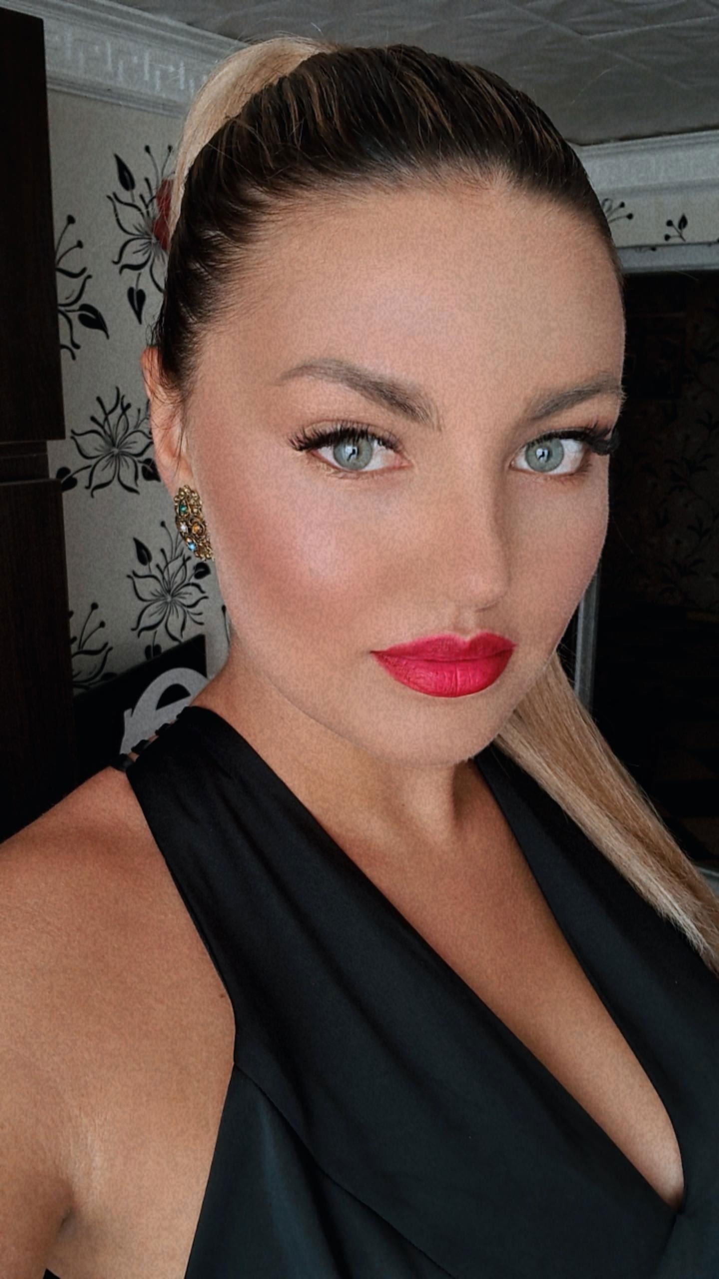 Alexandra 🍯's avatar