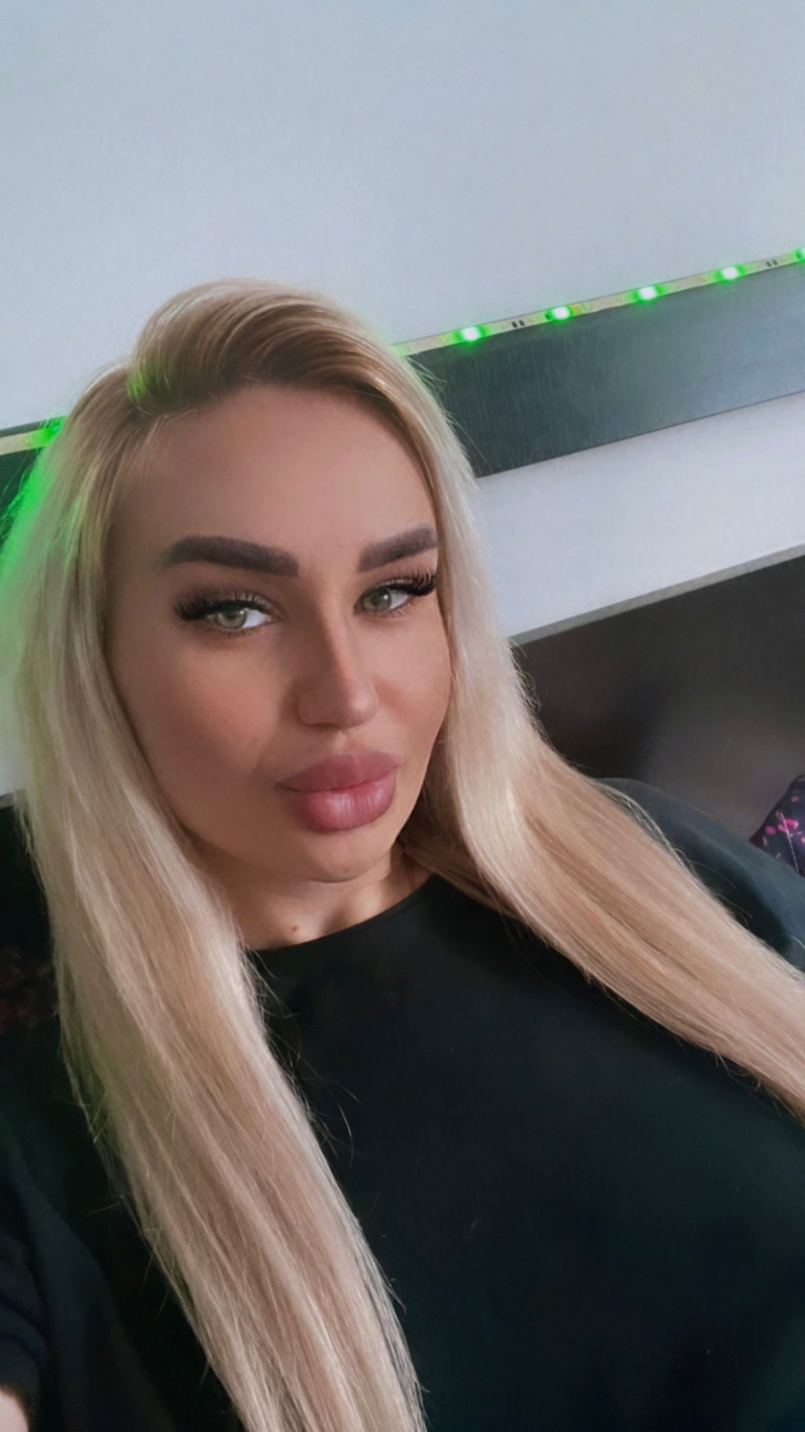 Ionela's avatar