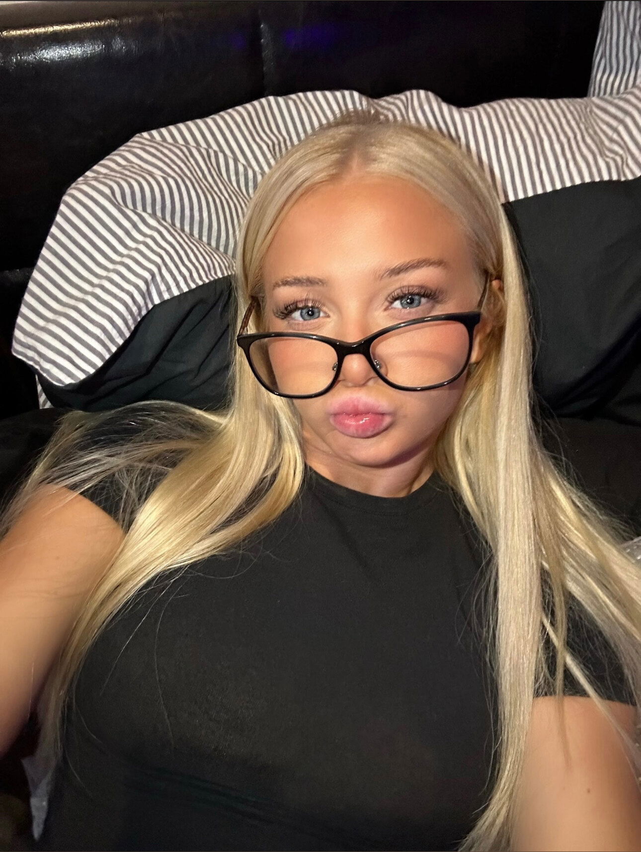 HOLLIE CHAMBERLAIN's avatar