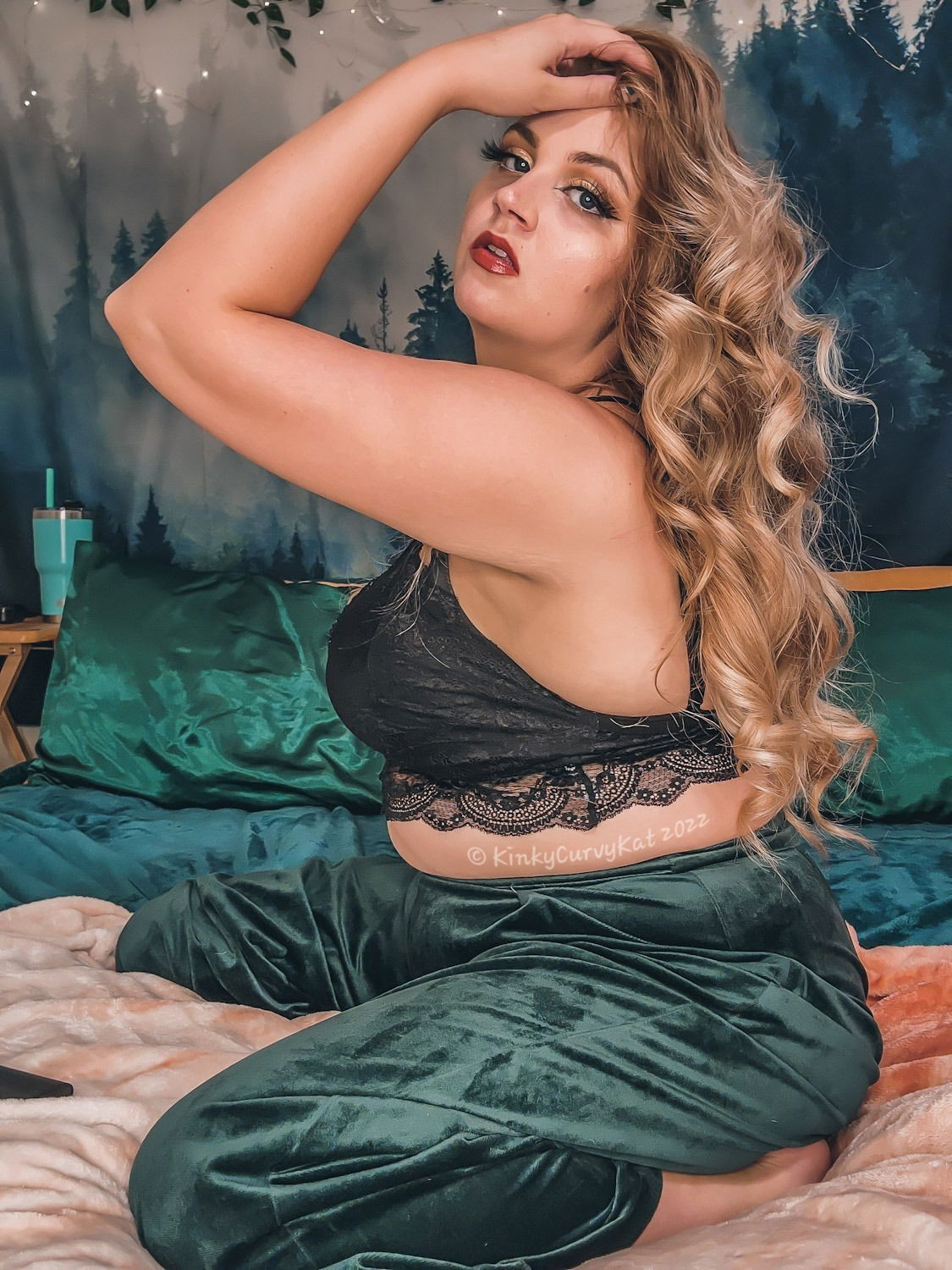 KinkyCurvyKat Top 9.4%