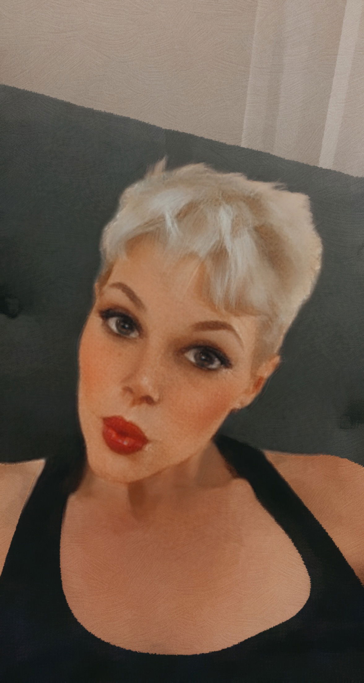 Kiva Miel's avatar