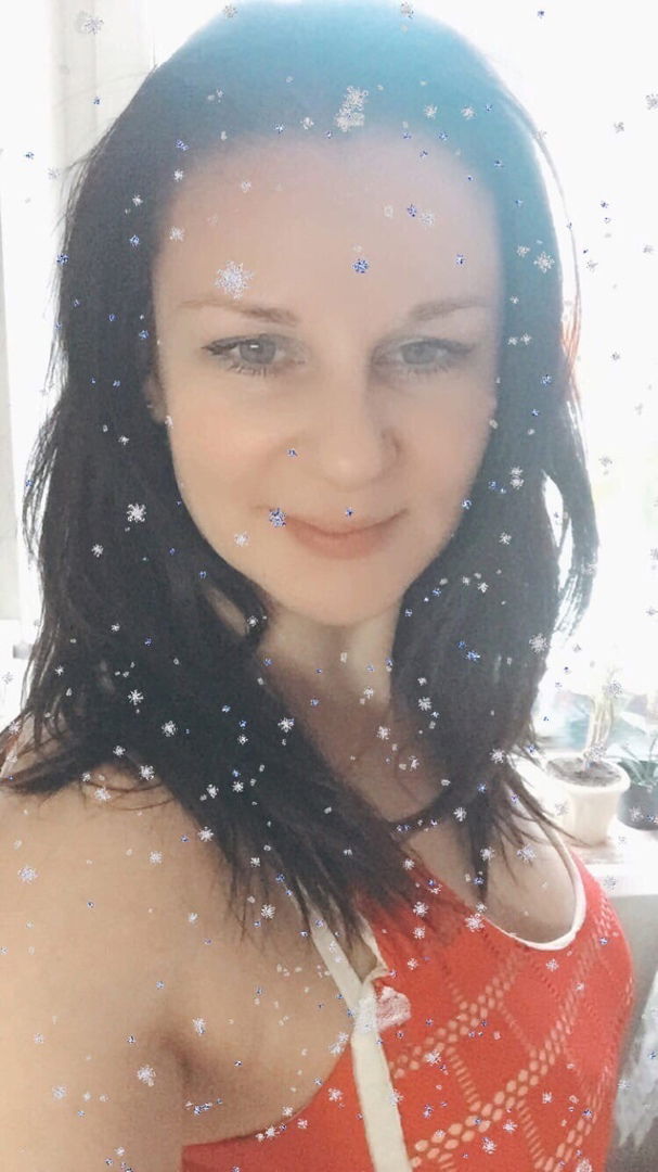 kristina r's avatar
