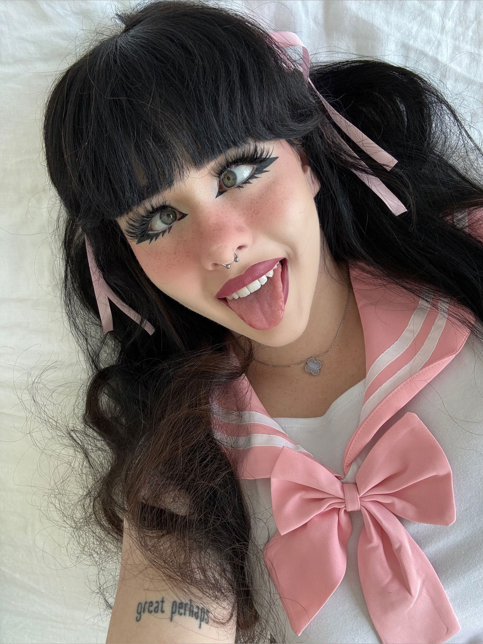 Lara Rose's avatar