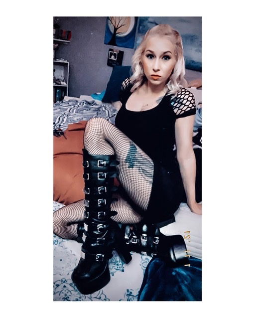 Ladyluck18's avatar