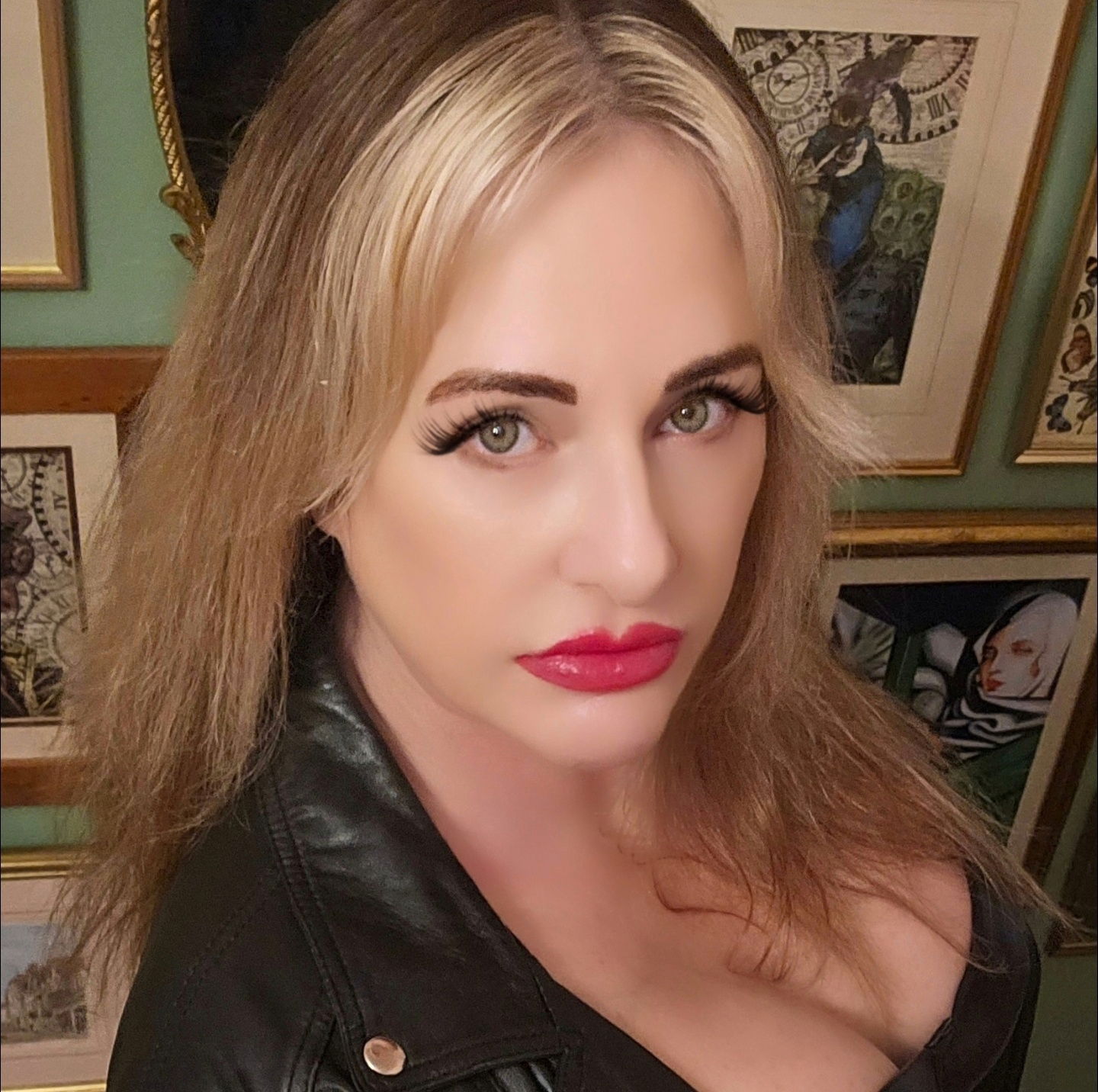 Lady Nina Birch's avatar