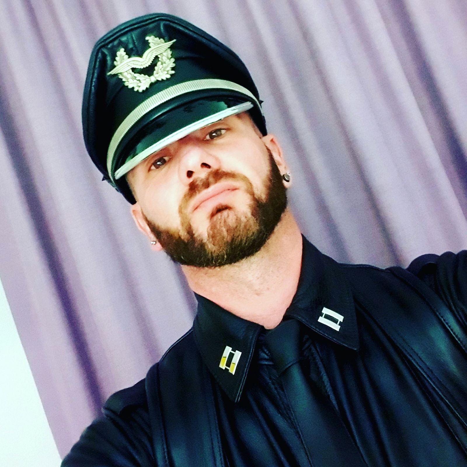 Leatherworship's avatar