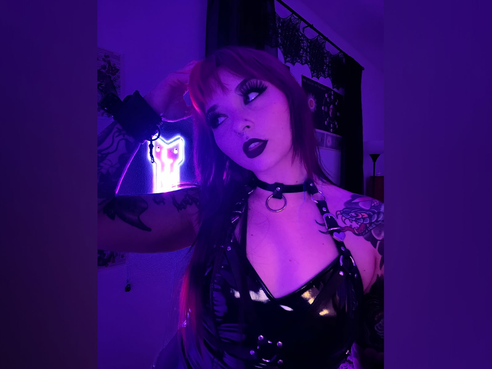 legalsideboob