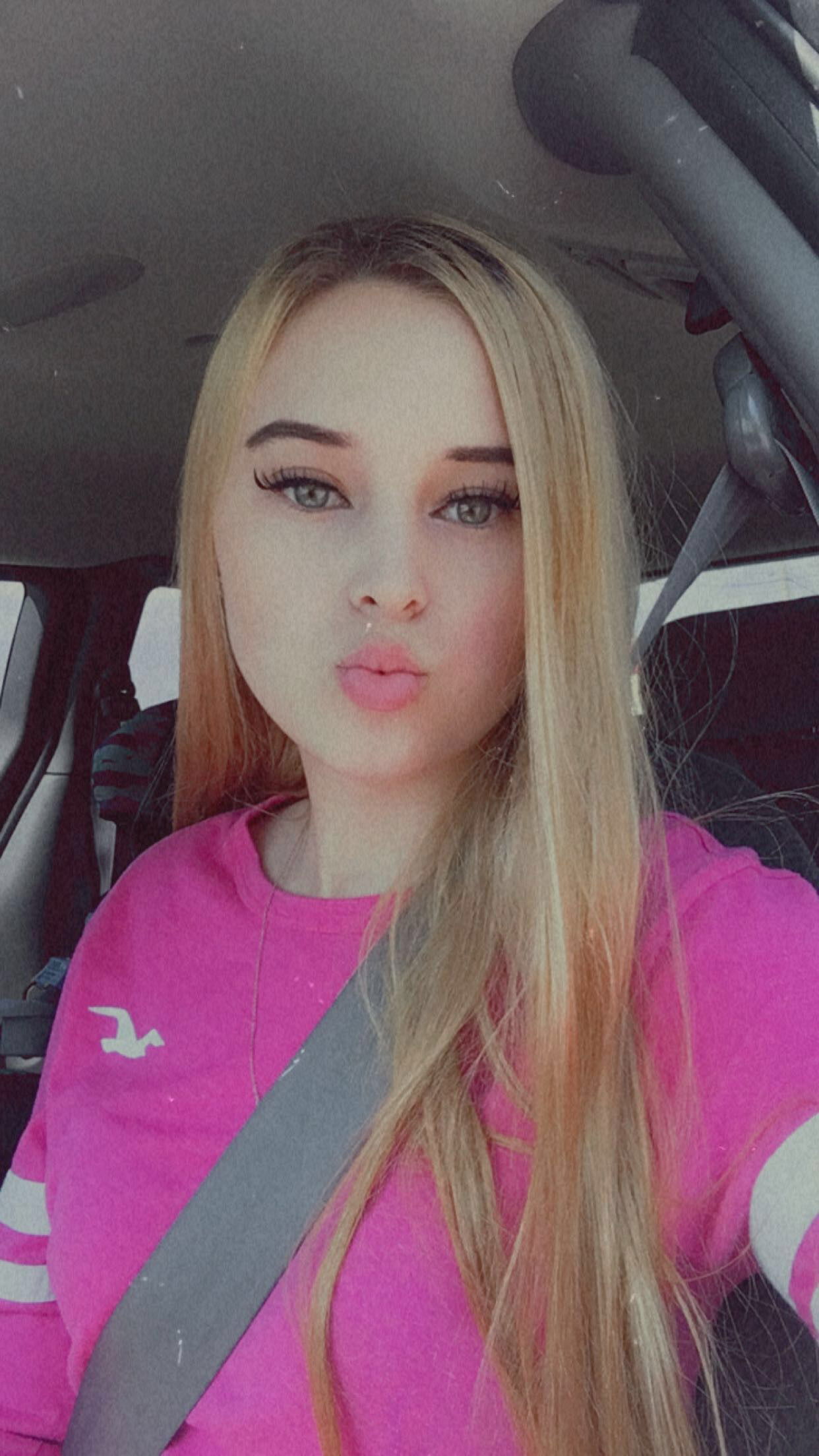 Selena's avatar