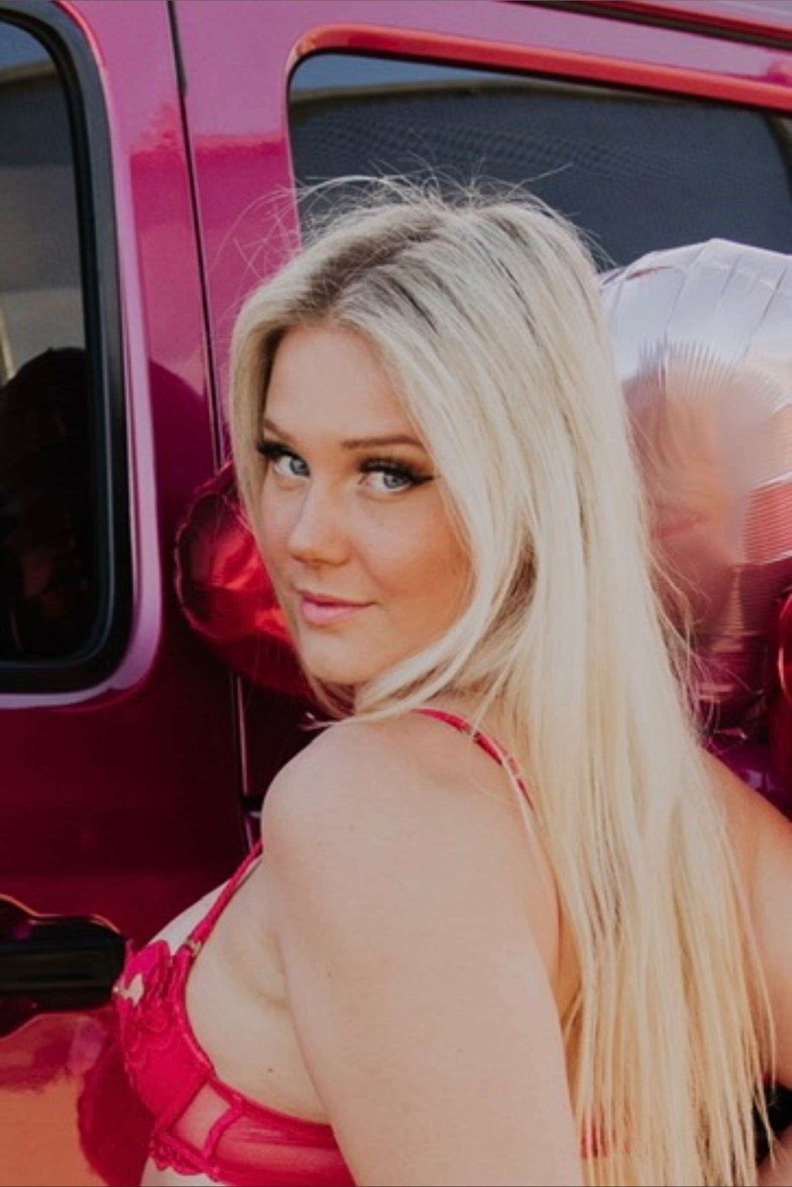 Lexi Luv's avatar