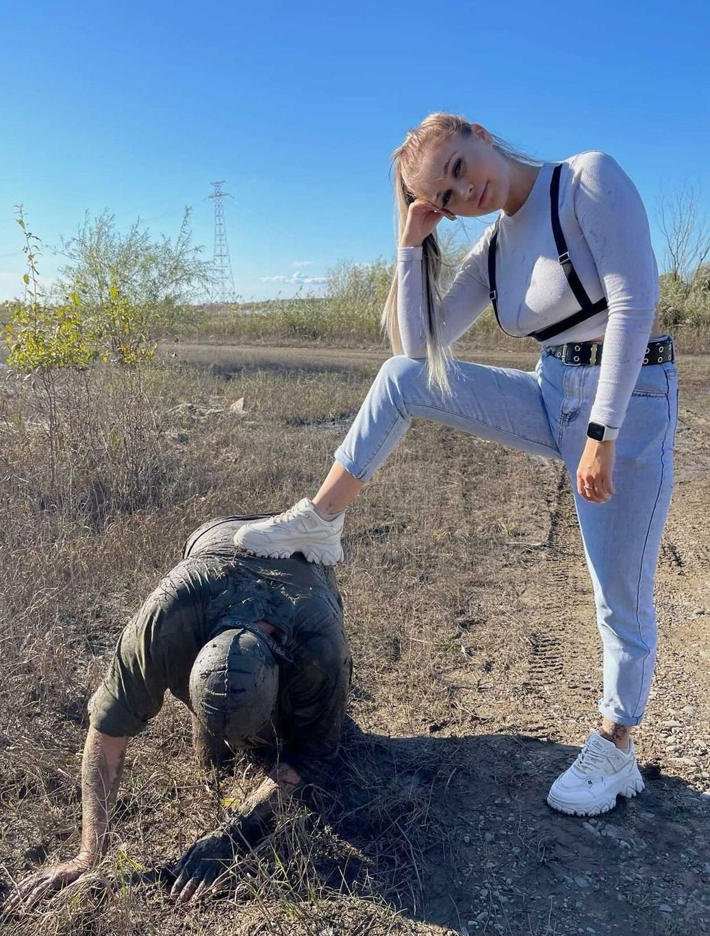 Licking girls feet's avatar