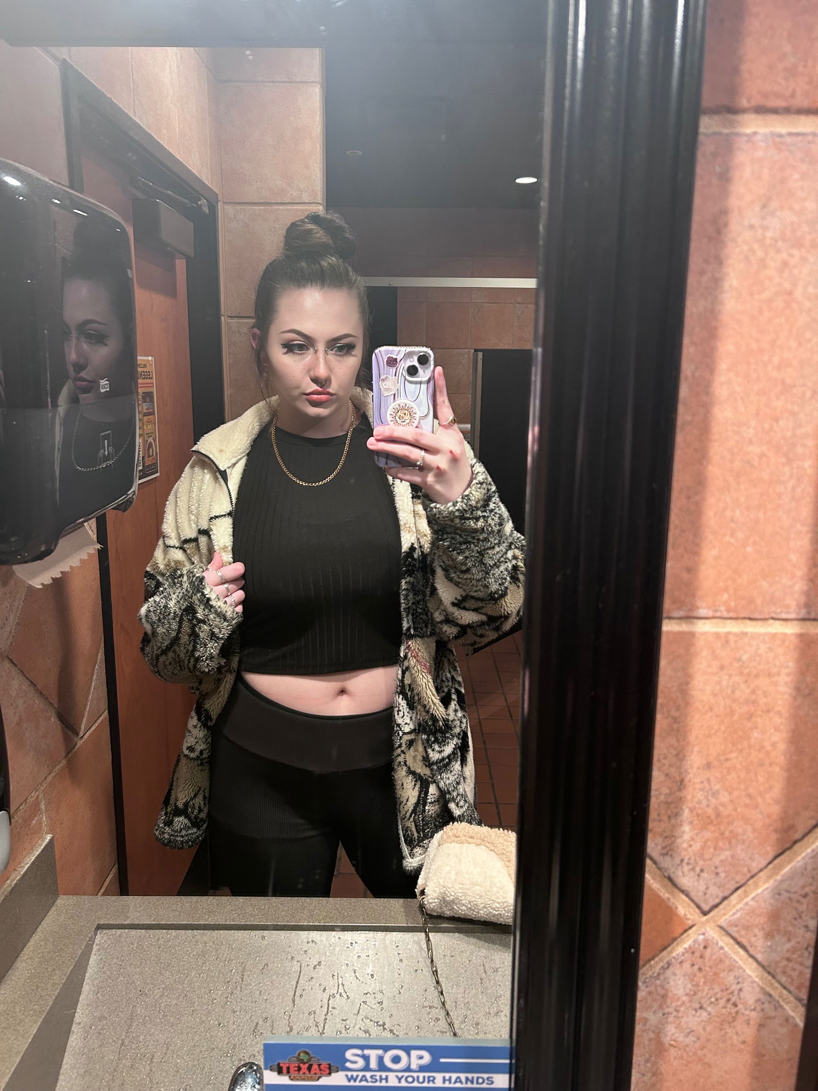 rhi *✧･ﾟ: *✧･ﾟ