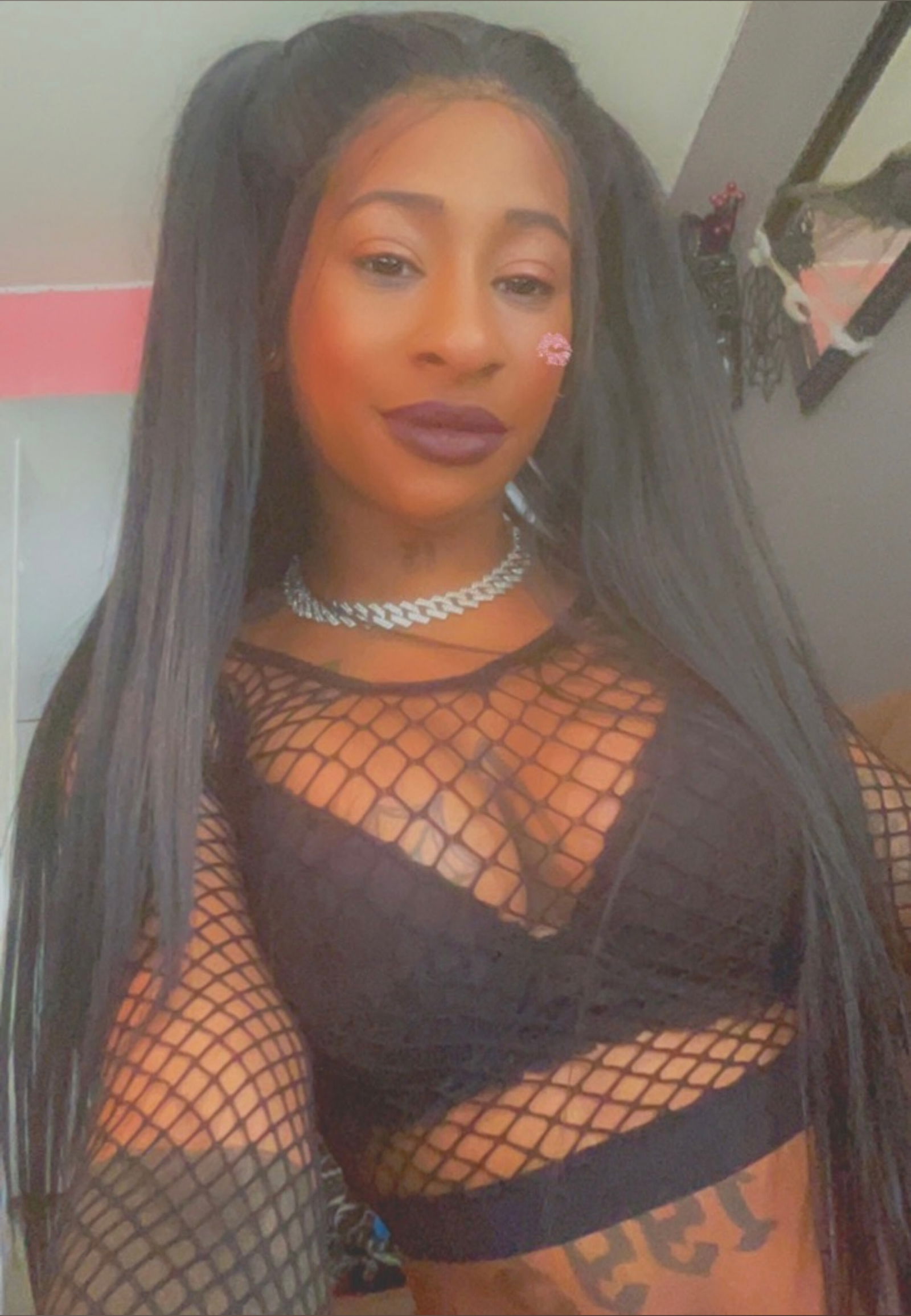 Livi Luxxx -Free