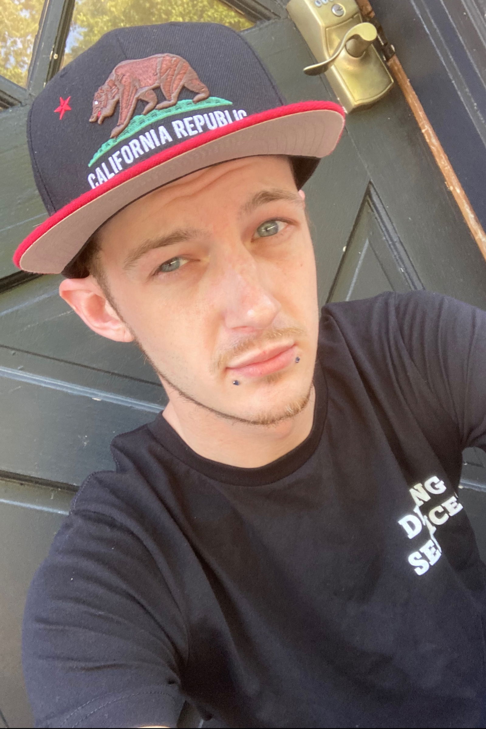 LivingDeadBoy94's avatar