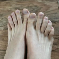 livinggayfeet's avatar