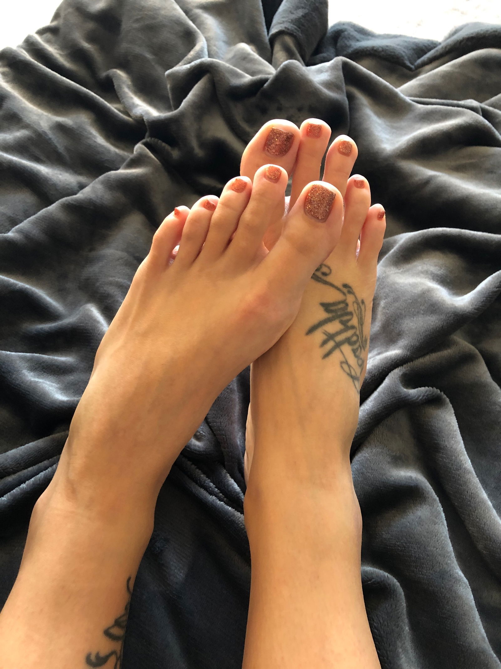 Lola Toes