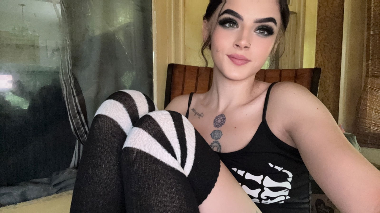Lola Cola's avatar