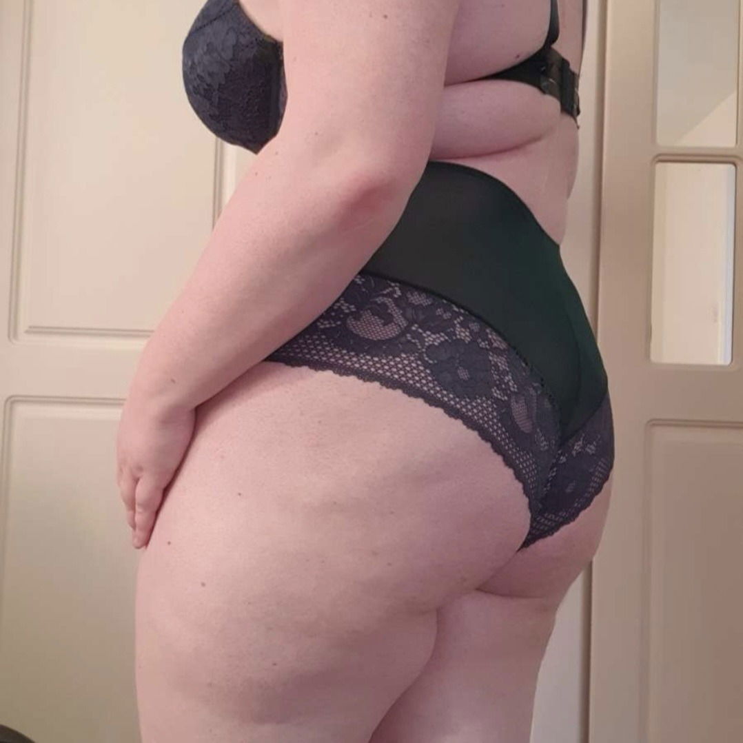 Love Handles &amp; Lust's avatar