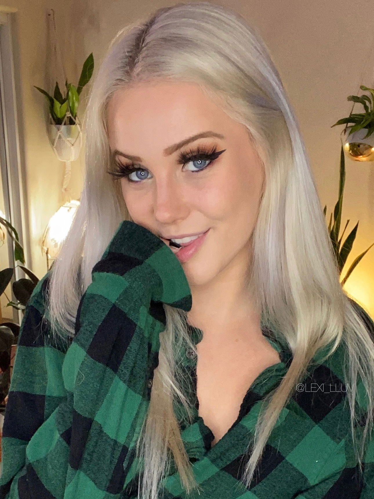 Lexi Luv's avatar