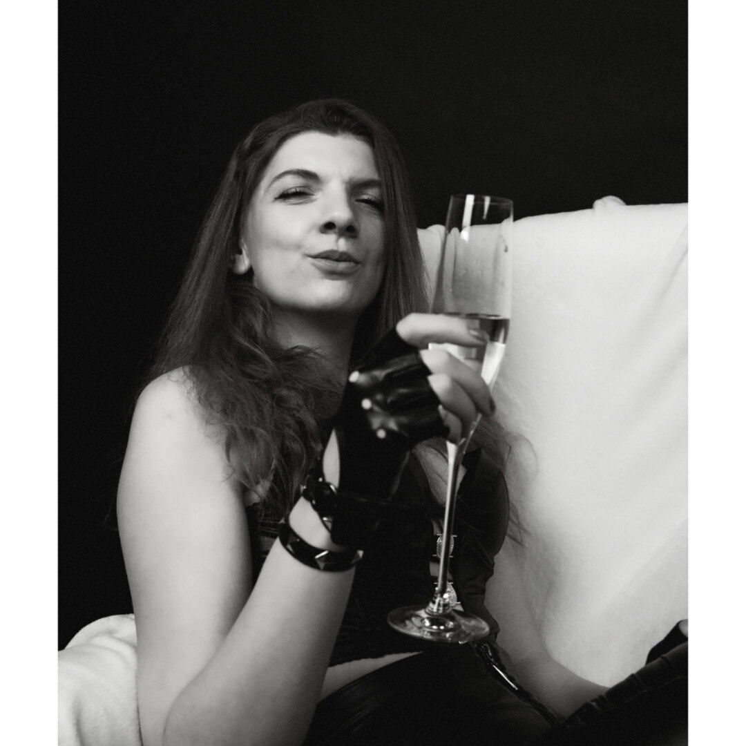 Madam Monita's avatar