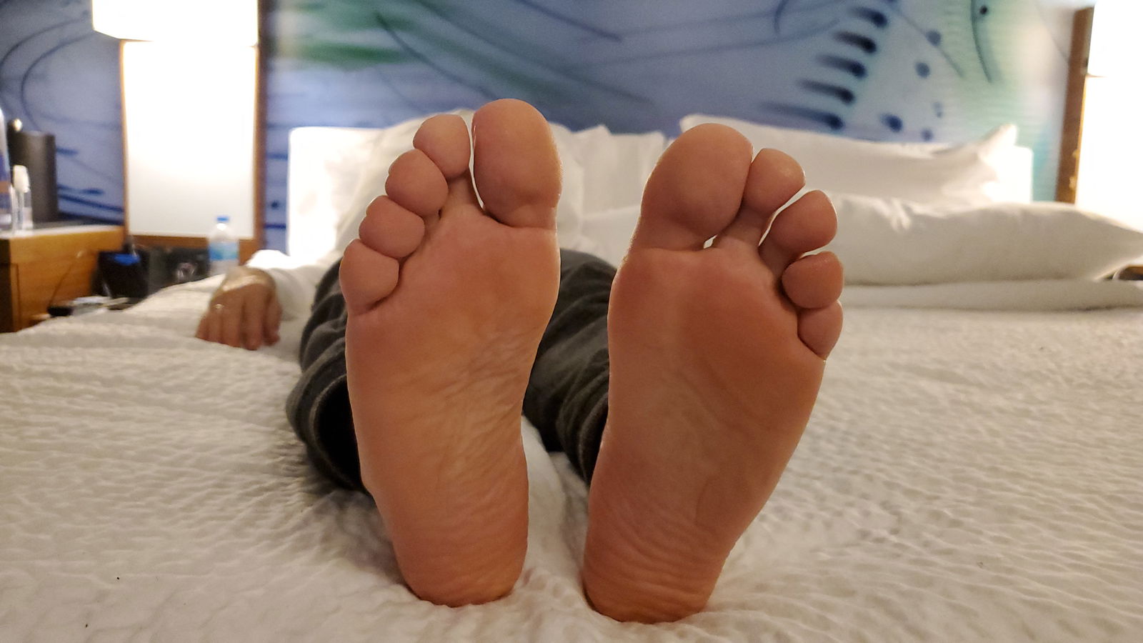 menfeetlover's avatar