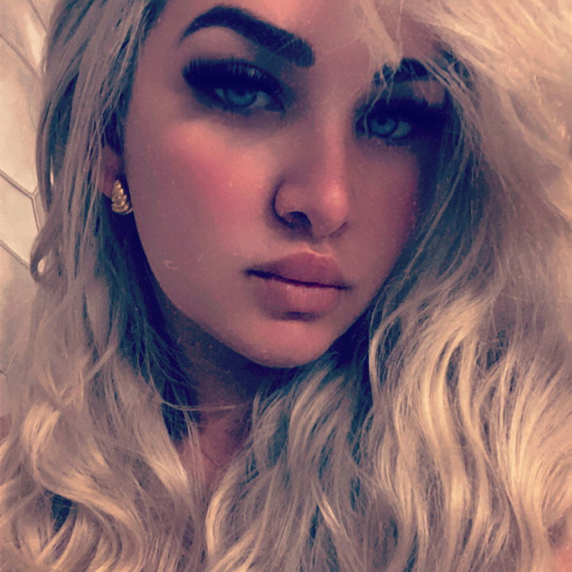 Mia Castro's avatar