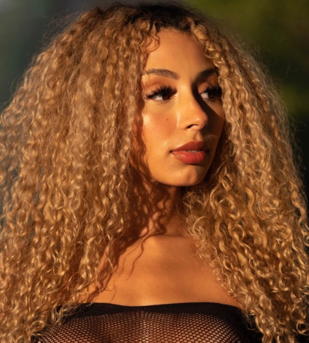 Mia Sorety's avatar
