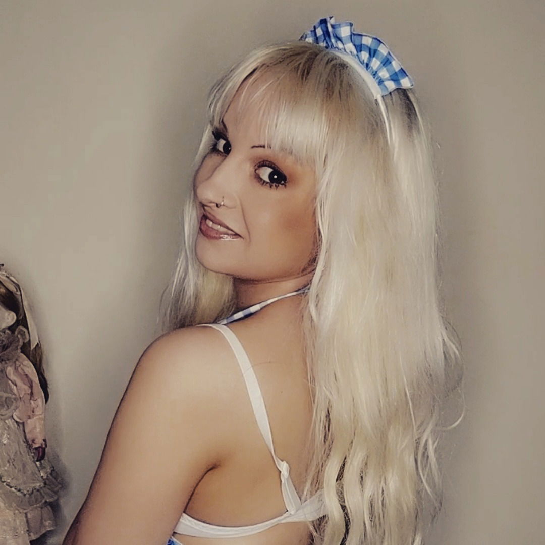 Millie Rose White's avatar