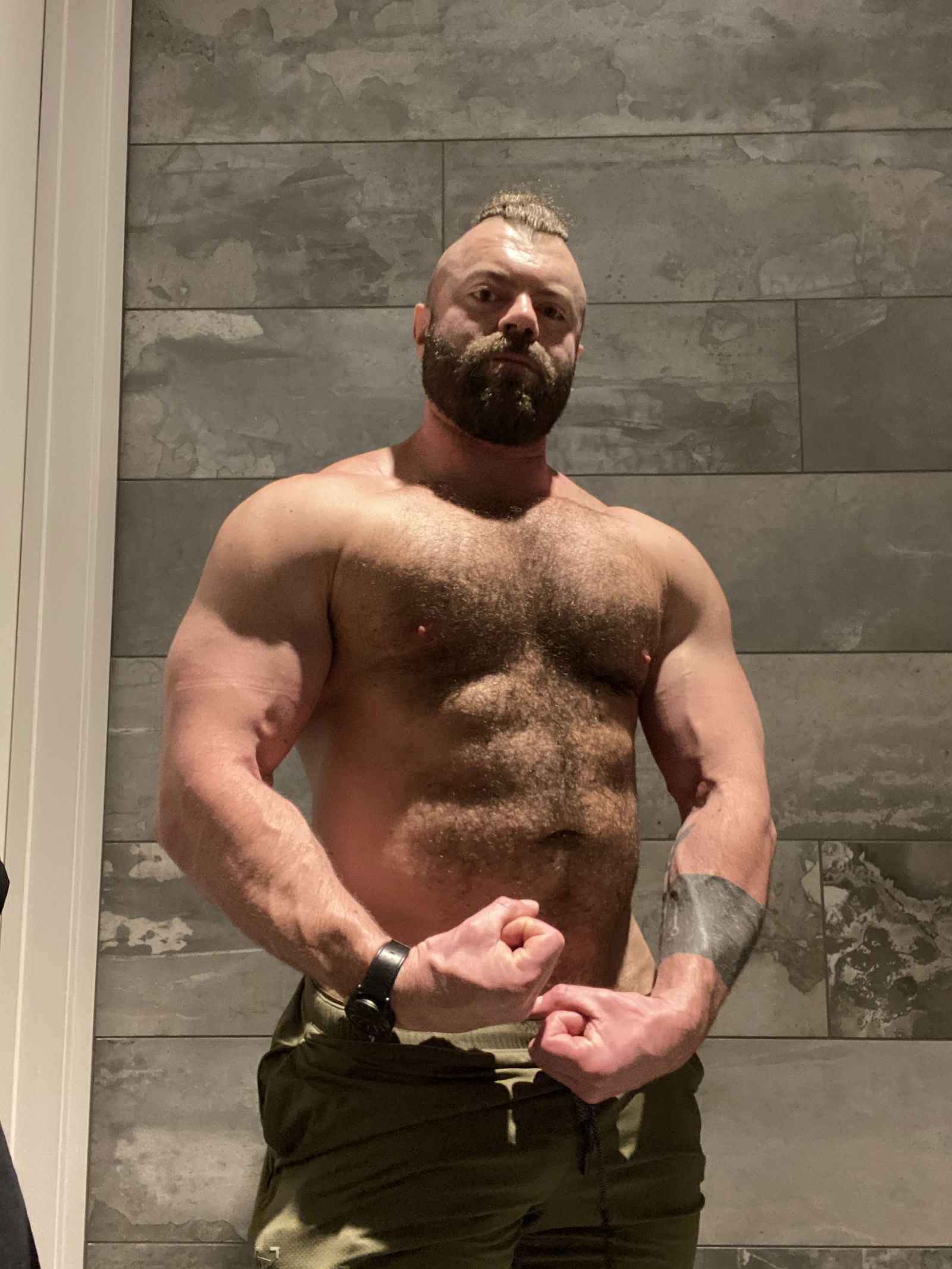 MindFoxxx Muscle's avatar