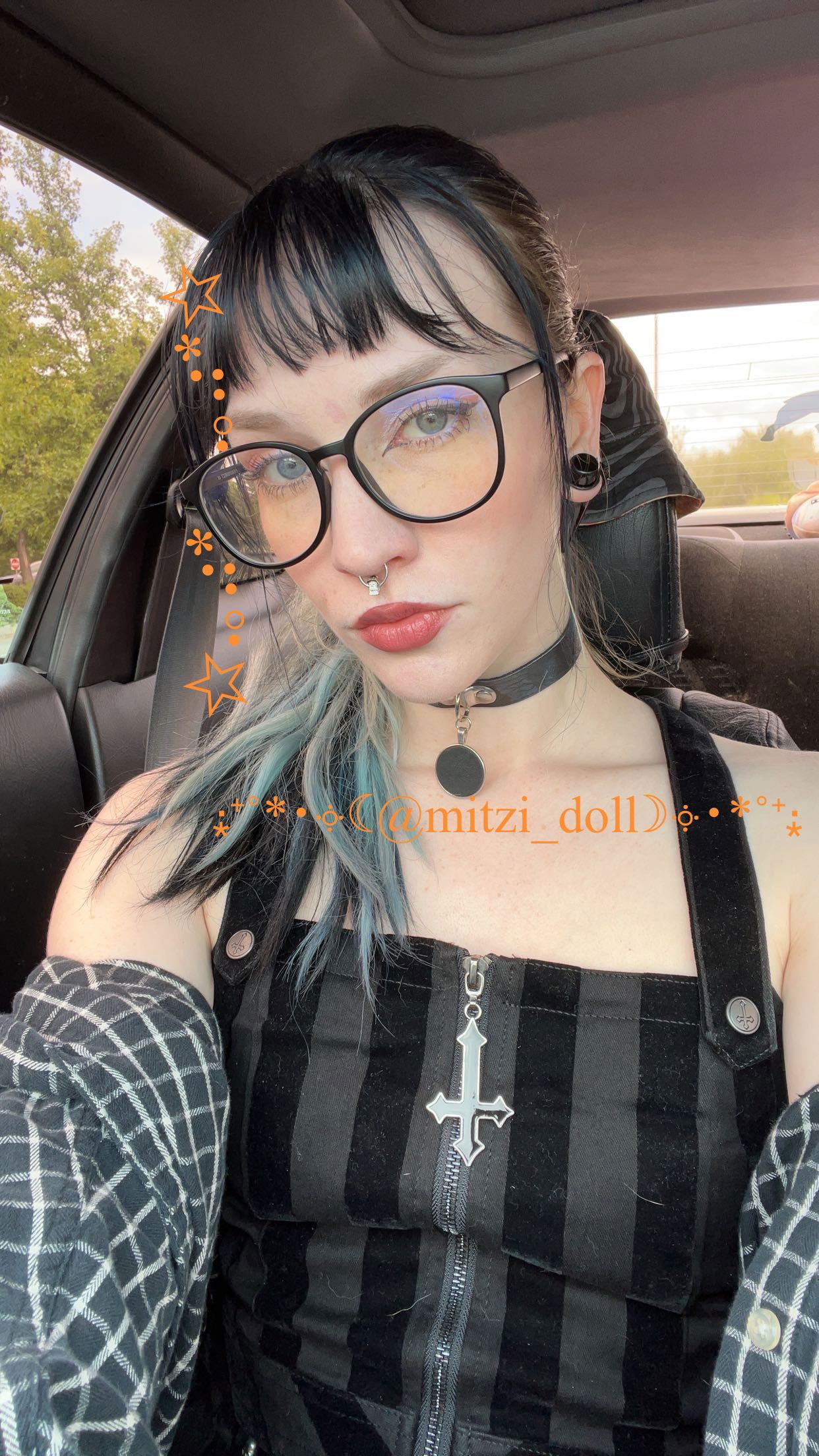 Mitzi's avatar
