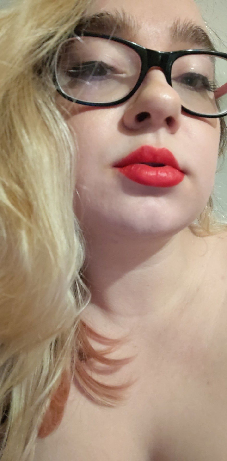 Molly Catherine's avatar