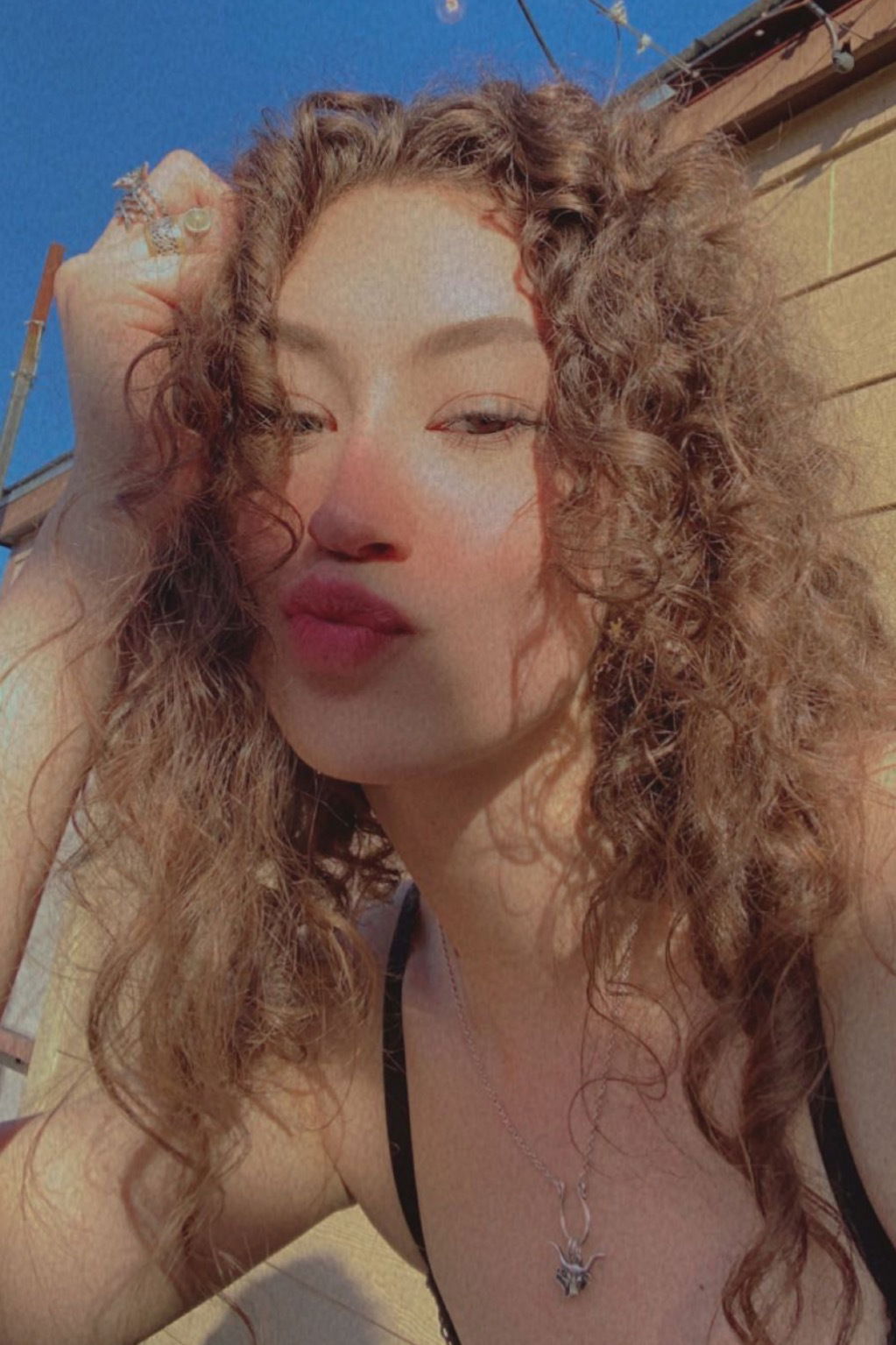 Molly Nicole's avatar