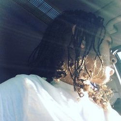 YB 🌕's avatar