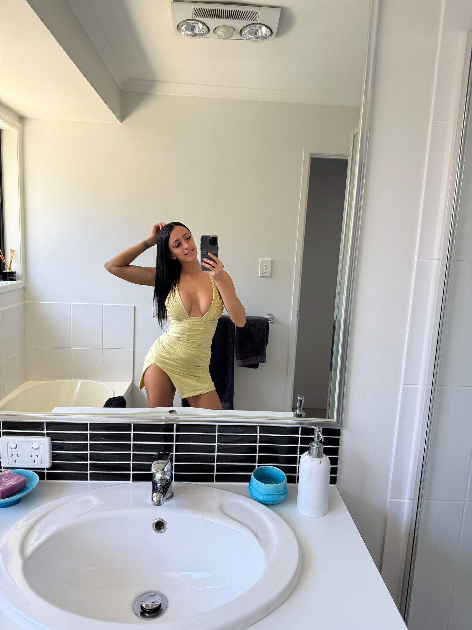 Mrs Privileged (Andrea)