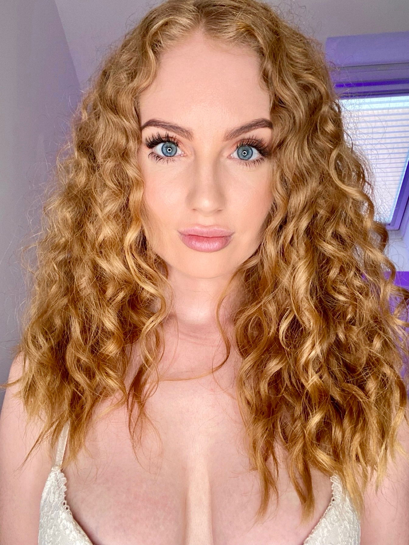 Ava - VIP PAGE π's avatar