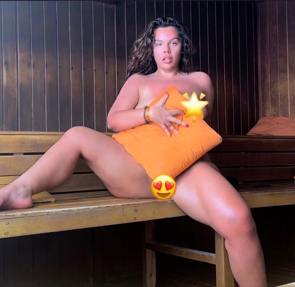 nadia sapphire's avatar