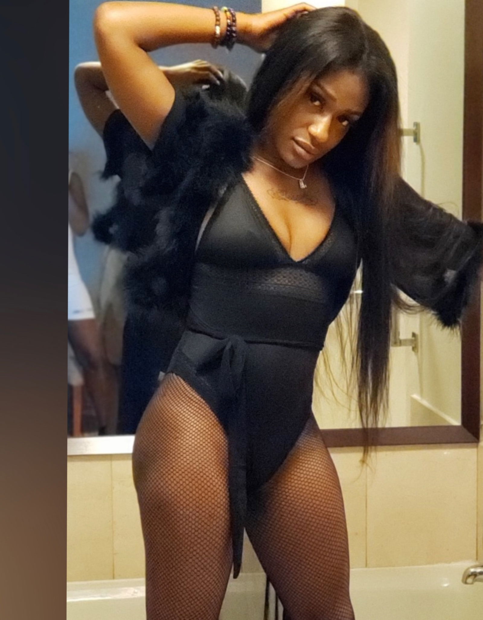 100% Natural woman's avatar