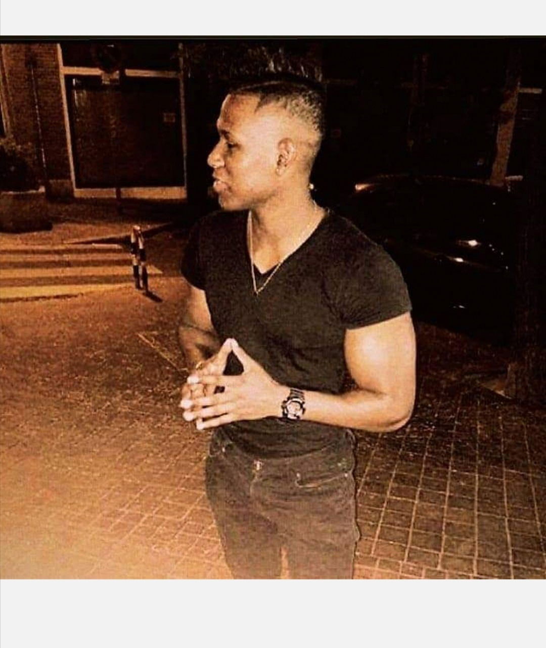 Negro manga larga's avatar