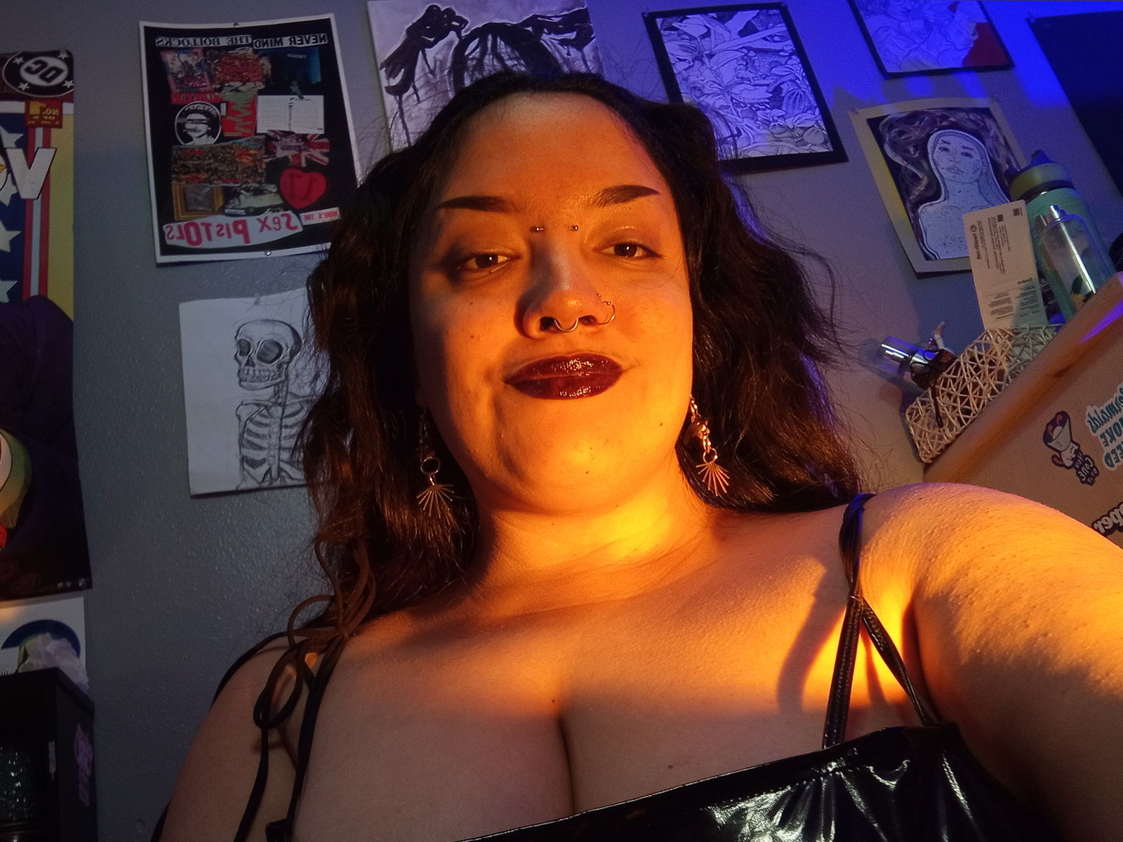 ur fav pocket goth boytoy 🥀's avatar