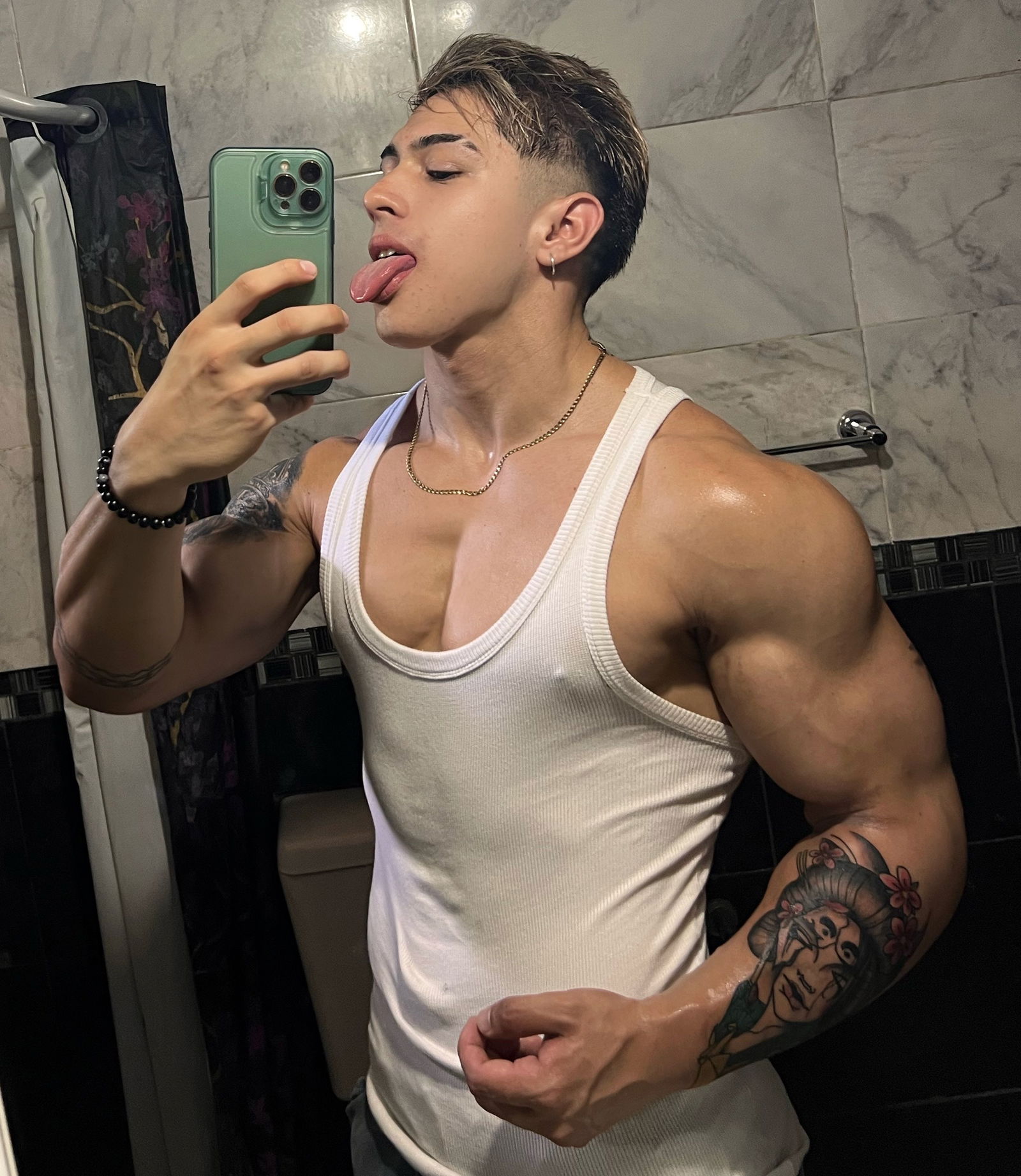 Nicolas's avatar